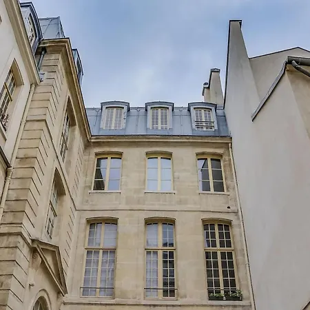 Unit 007 Marais Pompidou